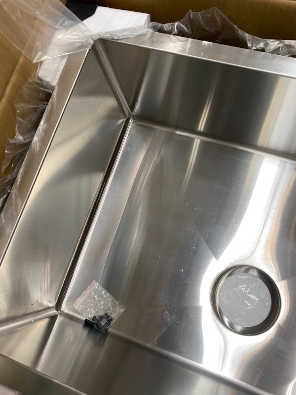 Photo 1 of 27” L x 18" W Undermount Kitchen Sink with Basket Strainer (Part number: US2718R9-033R00O)
