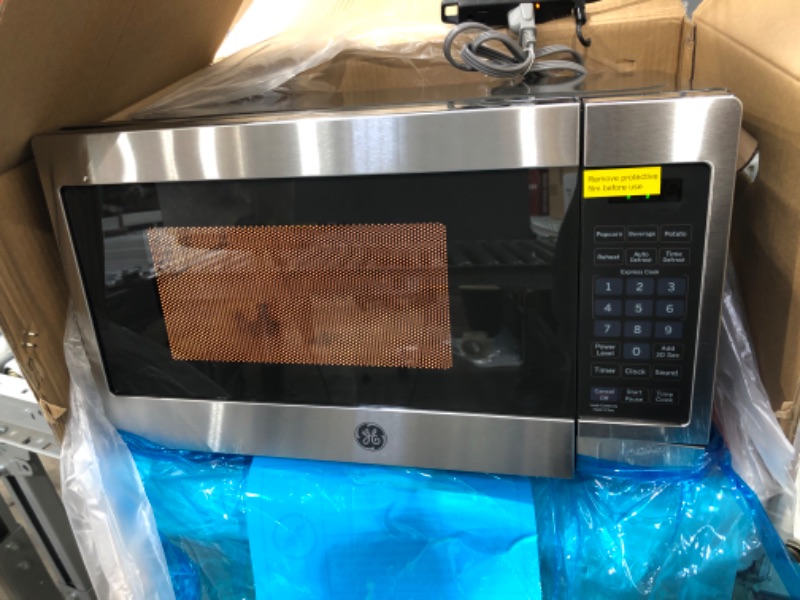 Photo 2 of TESTED WORKS*
GE JES1072SHSS Microwave Oven 0.7 Cubic Feet Capacity, 700 Watts Kitchen Essentials for The Countertop or Dorm Room Stainless Steel
