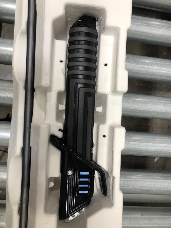 Photo 2 of Star Wars The Black Series Mandalorian Darksaber Force FX Elite Lightsaber with Advanced LEDs, Sound Effects, Adult Collectible Roleplay
