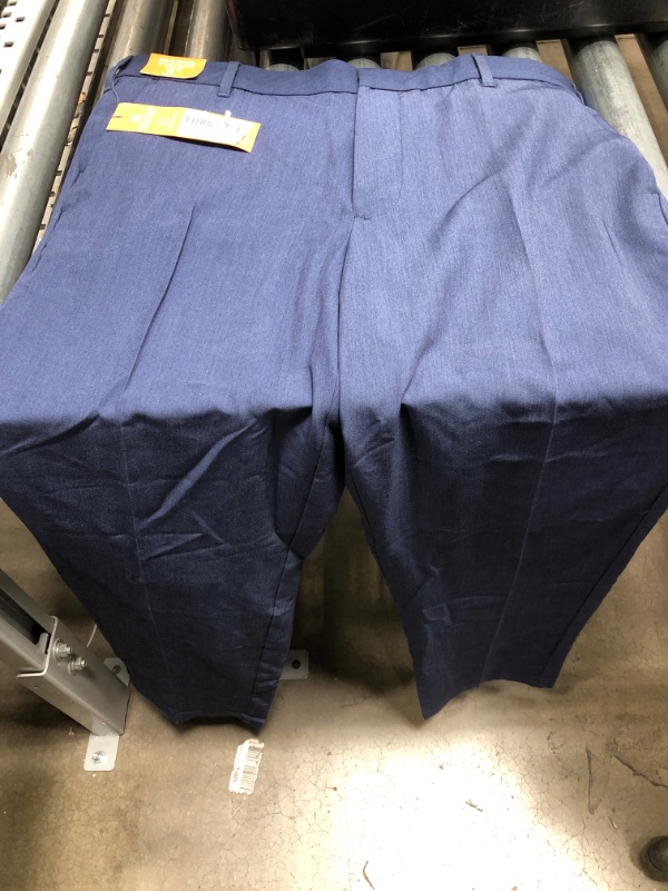 Photo 1 of Van Heusen Traveler Non Iron Pant Size: 30 X 32

