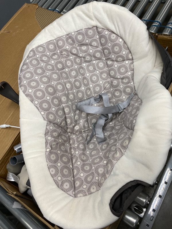 Photo 2 of Graco Simple Sway Abbington Baby Swing