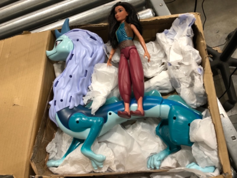Photo 1 of Disney's Raya and The Last Dragon Color Splash Raya and Sisu Dragon, Water Toy for Kids 3 and Up

