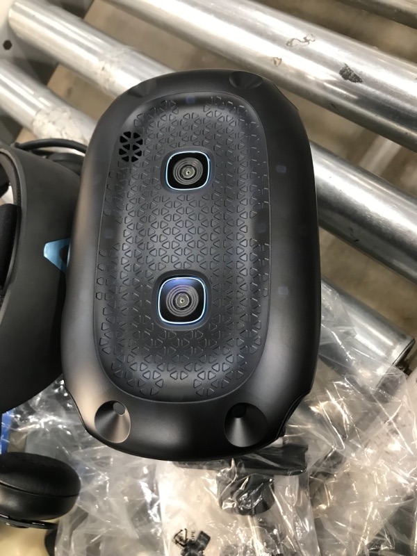 Photo 9 of HTC VIVE Cosmos Elite VR Headset
