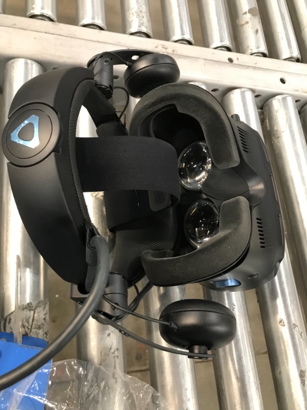 Photo 10 of HTC VIVE Cosmos Elite VR Headset
