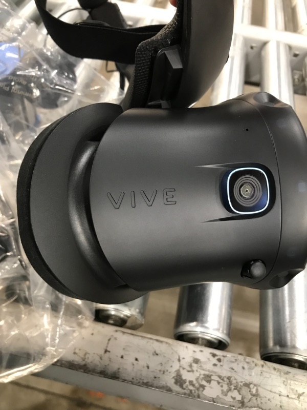 Photo 8 of HTC VIVE Cosmos Elite VR Headset
