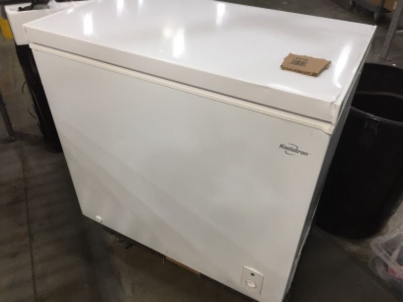 Photo 2 of ***PARTS ONLY*** Koolatron KTCF195 7.0 Cu. ft. Chest Freezer White...**NEVER USED**