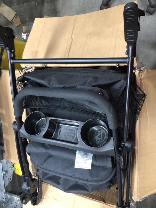 Photo 4 of GRACO FastAction SE Travel System Includes Quick Folding Stroller and SnugRide 35 Lite Infant Car Seat with base *similar to stock photo *