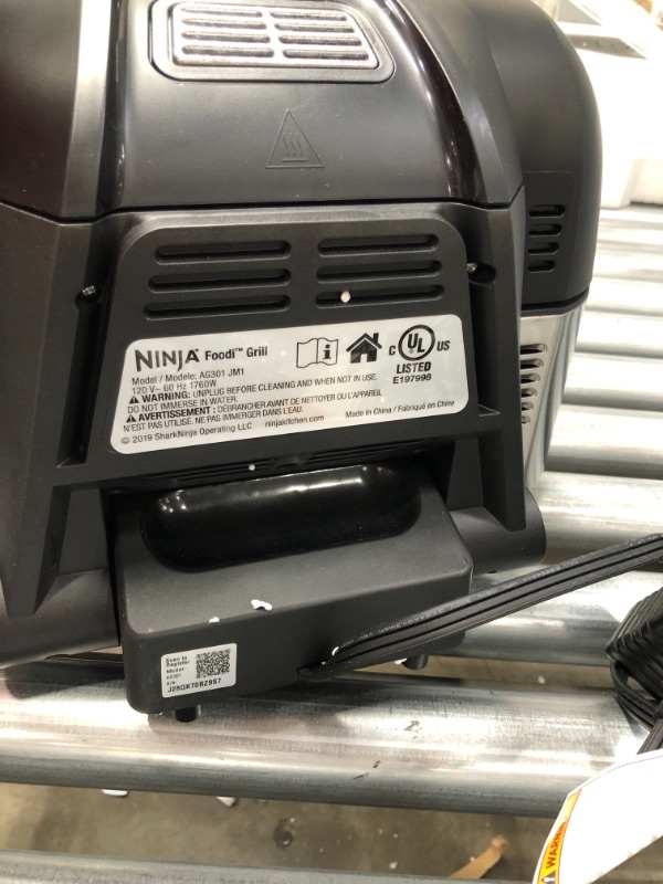 Photo 4 of **MINOR WARE TO UNIT* Ninja Foodi 5-in-1 Indoor Grill with 4-Quart Air Fryer, Roast, Bake, Dehydrate, and Cyclonic Grilling Technology, AG301
