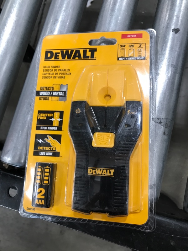 Photo 2 of DeWalt 6.3 in. L x 4.2 in. W Stud Finder 3/4 in. 1 pc. 