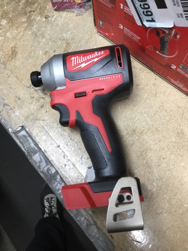 Photo 2 of 
Milwaukee
M18 FUEL SURGE 18-Volt Lithium-Ion Brushless Cordless 1/4 in. Hex Impact Driver (Tool-Only)