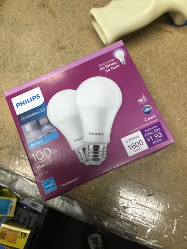 Photo 2 of 
Philips
100-Watt Equivalent A19 Dimmable Energy Saving LED Light Bulb Daylight (5000K) (2-Pack)