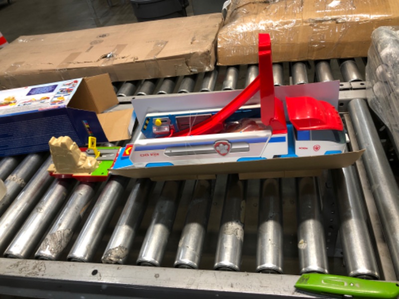 Photo 1 of Paw Patrol, Launch'N Haul PAW Patroller, Transforming 2-in-1 Track Set for True Metal Die-Cast Vehicles