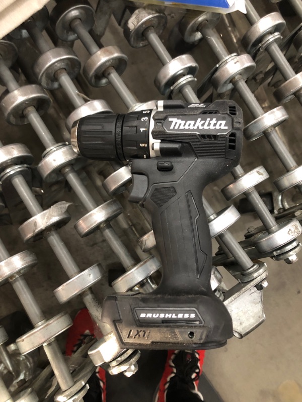 Photo 2 of (wasn't tested) Makita XFD11ZB 18V LXT Lithium-Ion Sub-Compact Brushless Cordless 1/2" Driver Drill 
