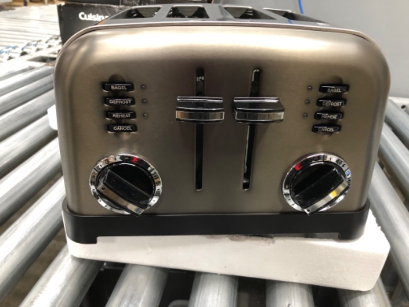 Photo 2 of Cuisinart CPT-180P1 Metal Classic 4-Slice toaster, Brushed Stainless