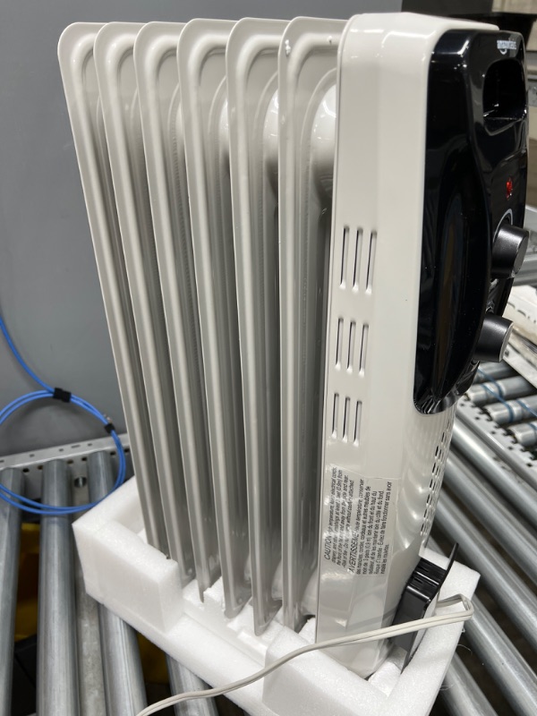 Photo 3 of (PARTS ONLY) (NON FUNCTIONABLE) Amazon Basics Indoor Portable Radiator Heater - White
