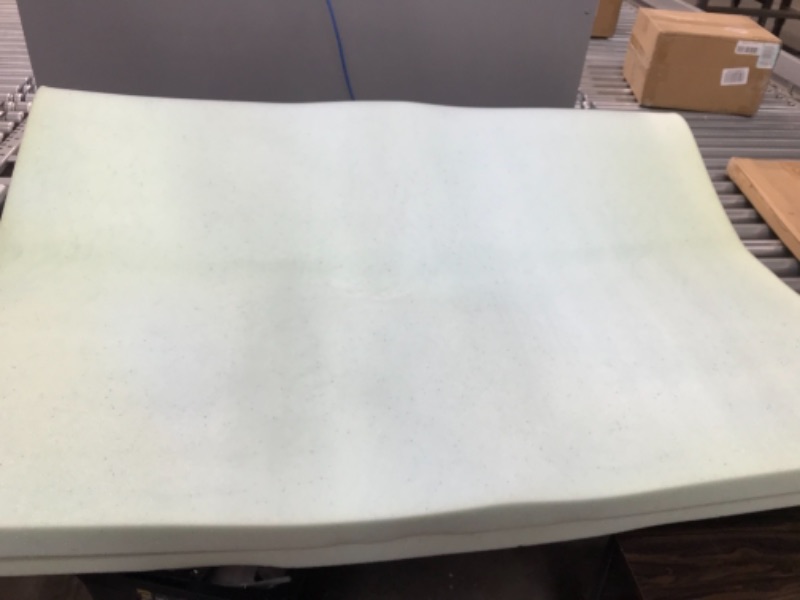 Photo 2 of ***FULL***SIMILAR TO STOCK PHOTO**MINOR DISCOLORATION SEE PHOTOS**  2" MEMORY foam mattress topper Gel infused
