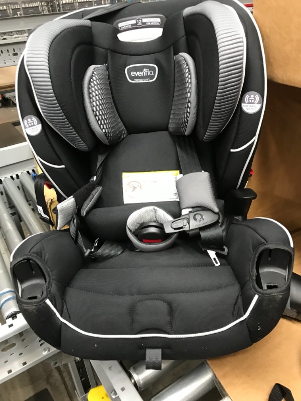 Photo 5 of Evenflo EveryFit 4-in-1 Convertible Car Seat
New but the back is slightly dirty (see pics)
assemly required for cupholders
