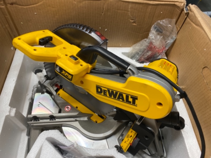 Photo 3 of "DeWALT DWS716XPS 12 Inch 15 Amp Compound Double Bevel Miter Saw Kit"