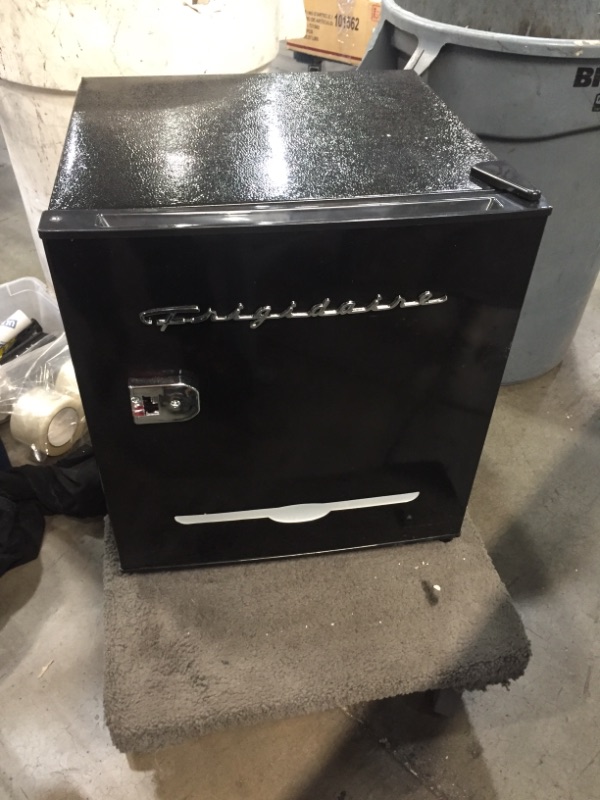 Photo 1 of *NON FUNCTIONAL* Frigidaire - Retro 1.6 Cu. Ft. Mini Fridge - Black
