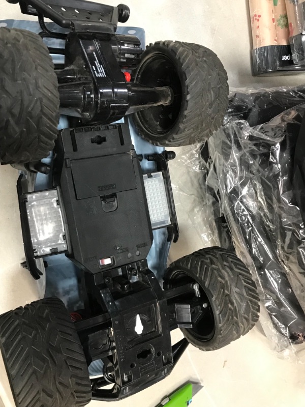 Photo 4 of Jada Toys Fast & Furious 1:12 Hobbs's MXT Elite Off-Road RC Remote Control Car 2.4 GHz, Toys for Kids and Adults, Blue, 99005
