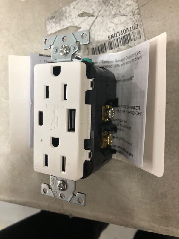 Photo 2 of Leviton R02-t5633-bw USB a C Outlet - All
