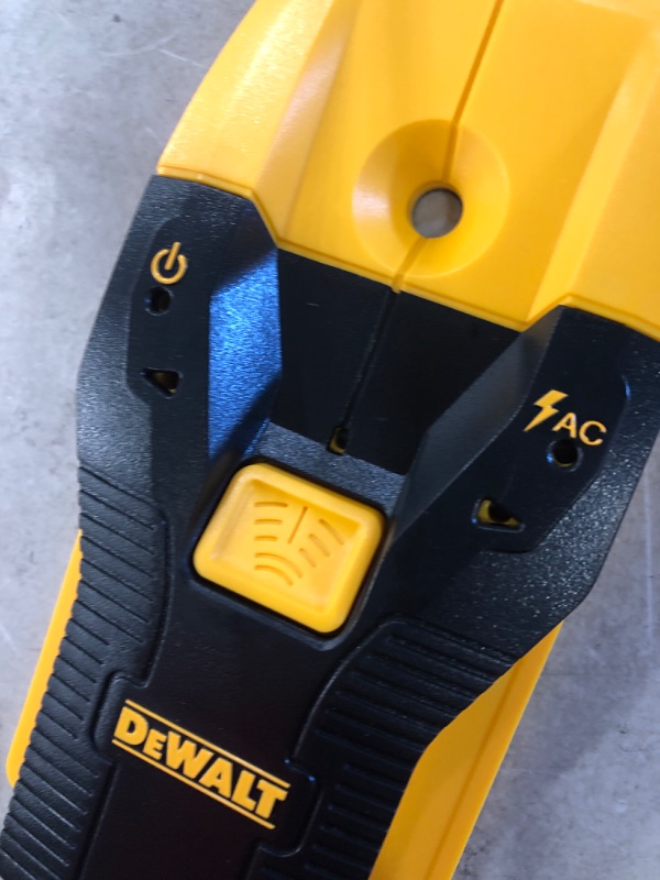 Photo 1 of DeWalt 6.3 in. L x 4.2 in. W Stud Finder 3/4 in. 1 pc.