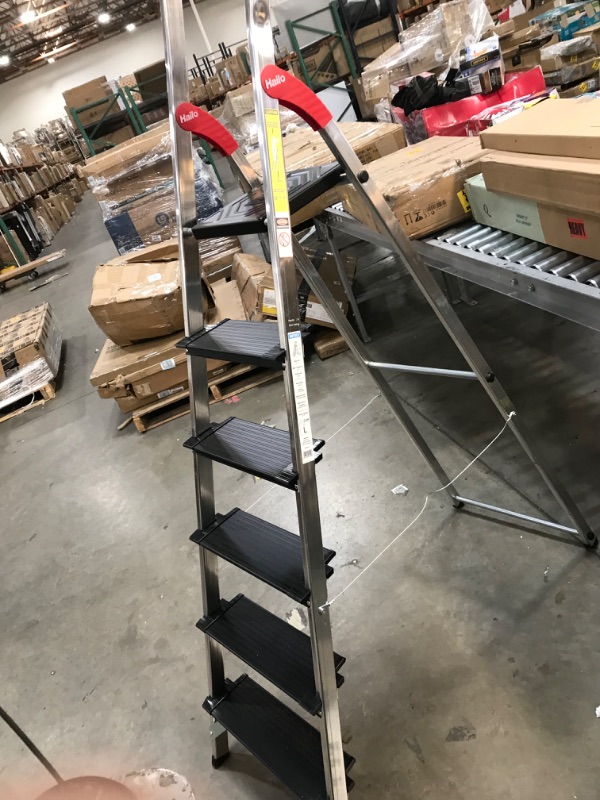 Photo 2 of ***PARTS ONLY*** Hailo L100 TopLine | Aluminum folding stepladder | Eight steps | Extendable safety rail | Integrated multifunctional storage tray | Folding safety mechanism with platform locking | Item holding option
