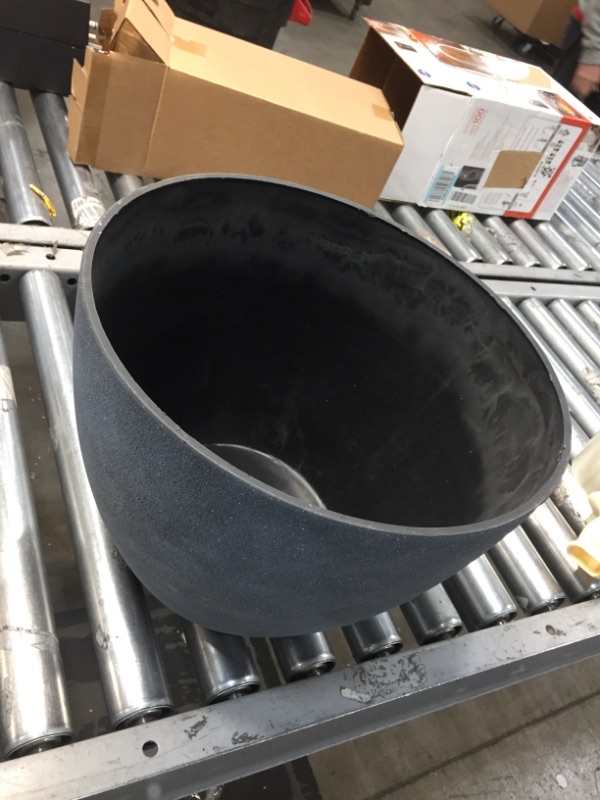 Photo 1 of 14" plant pot grey 