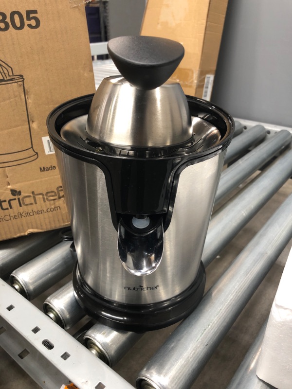 Photo 2 of Stainless Steel Electric Juice Press-Citrus Juicer or Squeezer Masticating Machine w/ 160W Power, Handle & Cone for Orange, Lime, Pomegranate and Grapefruit and Lemon Fruit-NutriChef PKJCR305

**tested, working!
