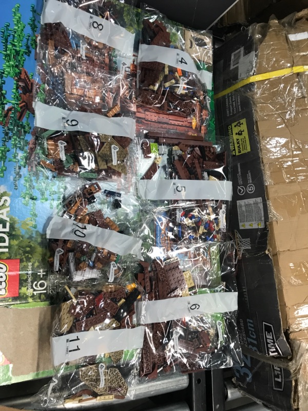 Photo 1 of LEGO Ideas Tree House 21318