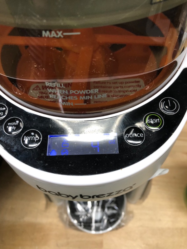 Photo 1 of Baby Brezza New and Improved Formula Pro Advanced Dispenser Machine

**dirty*item powers on**