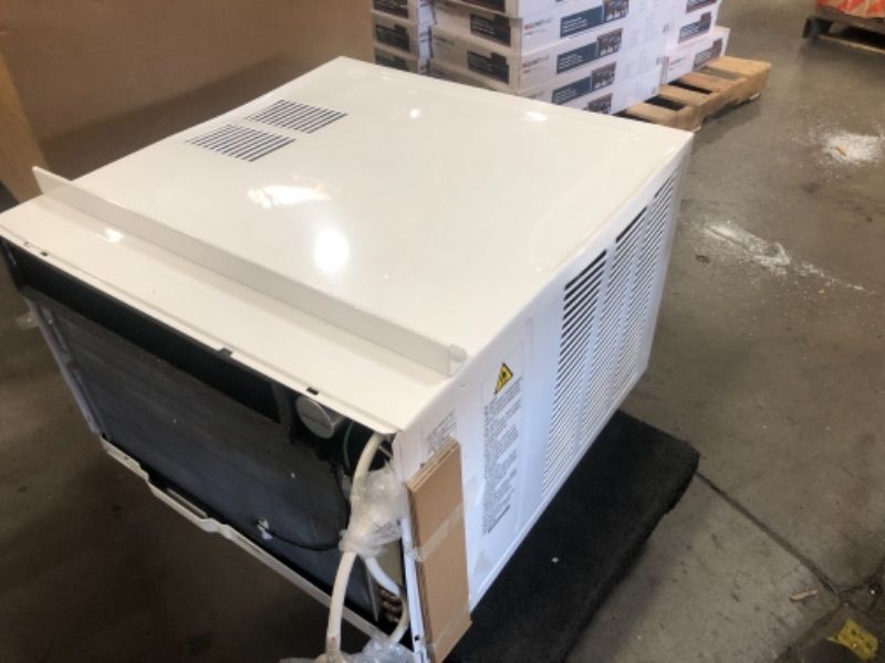 Photo 4 of ***PARTS ONLY*** LG Electronics 24,500 BTU 230/208-Volt Window Air Conditioner LW2516ER with ENERGY STAR and Remote in White