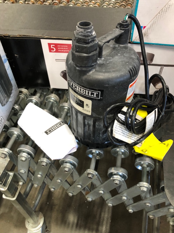 Photo 2 of *USED*
*SEE last picture for damage*
Everbilt 1/2 HP Waterfall Submersible Utility Pump