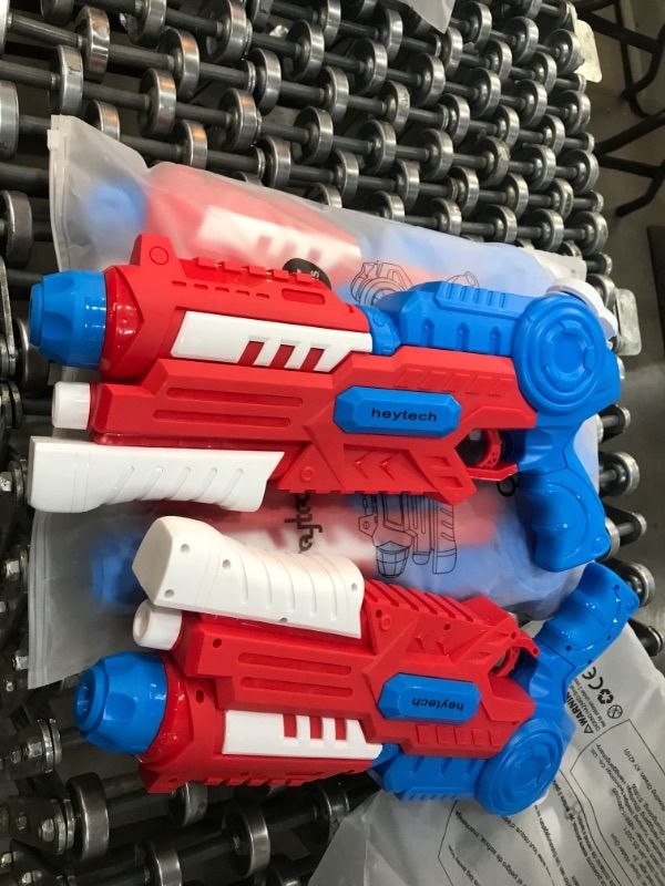 Photo 1 of heytech 4 Pack Super Water Gun Water Blaster 1200CC High Capacity Water Soaker Blaster Squirt Toy Swimming Pool Beach Sand Water Fighting Toy (Red/Blue)
