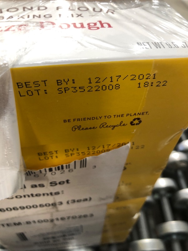 Photo 2 of **EXPIRED 12/17/2021** Simple Mills Almond Flour, Cauliflower Pizza Dough Mix, Gluten Free, Made with whole foods, 3 Count (Packaging May Vary)
