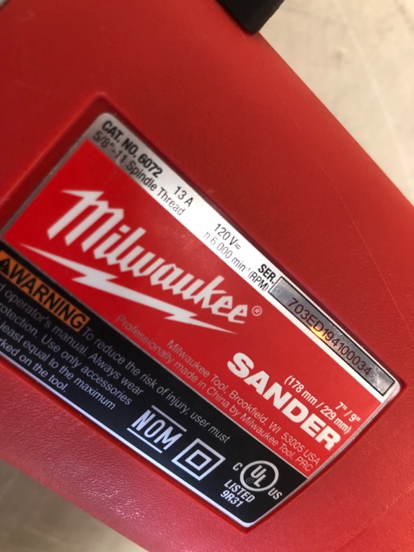Photo 3 of (SCRATCH DAMAGES; MISSING SANDER; HANDLE DOES NOT SCREW IN)
milwaukee 7 /9 sander 13 amp