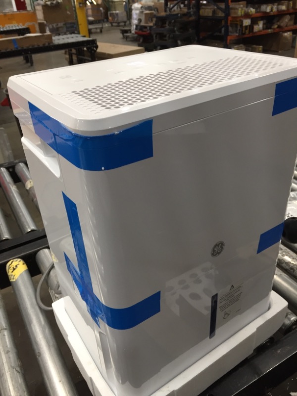 Photo 1 of GE
35 pt. Dehumidifier for Very Damp Rooms up to 1000 sq. ft. in White, ENERGY STAR
//POWERS ON!