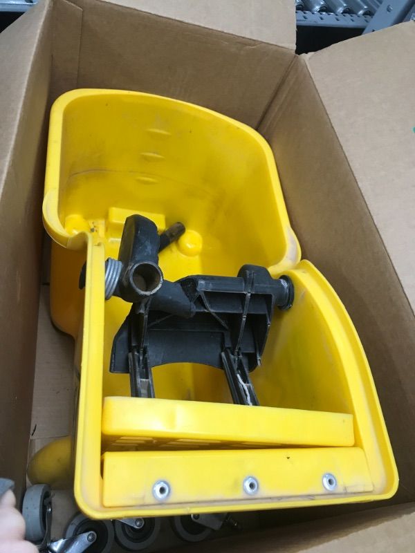 Photo 2 of Rubbermaid Wringer Bucket 31 Qt Yellow
