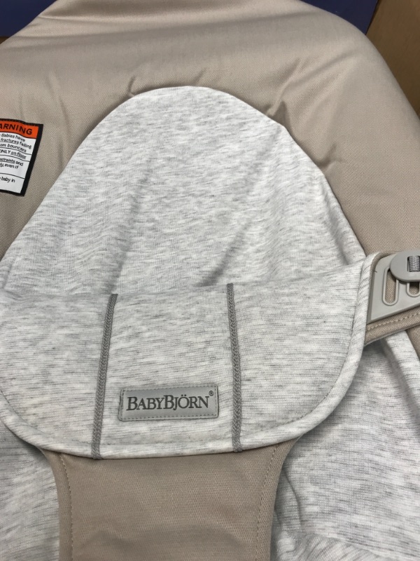 Photo 4 of BABYBJÖRN Bouncer Balance Soft, Cotton/Jersey, Beige/Gray
