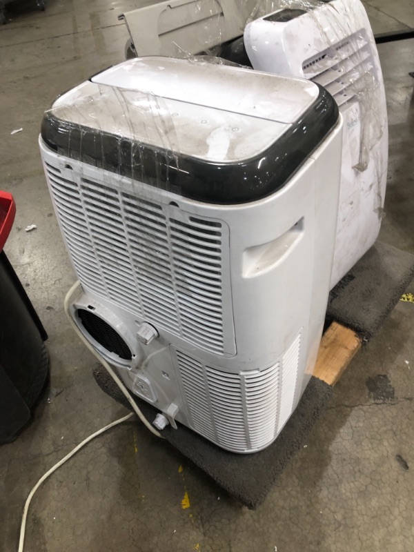 Photo 2 of PARTS ONLY** does not turn on *
BLACK+DECKER BPP10WTB Portable Air Conditioner with Remote Control, 10,000 BTU SACC/CEC (14,000 BTU ASHRAE), Cools Up to 450 Square Feet, White
