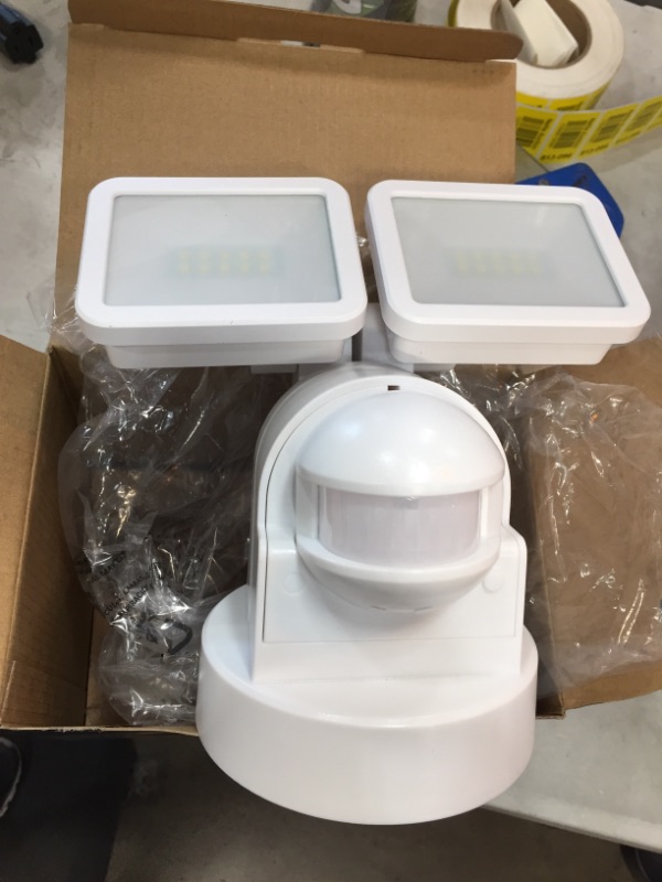 Photo 2 of Defiant
180° White Motion Activated Outdoor Integrated LED Flood Light Twin Head