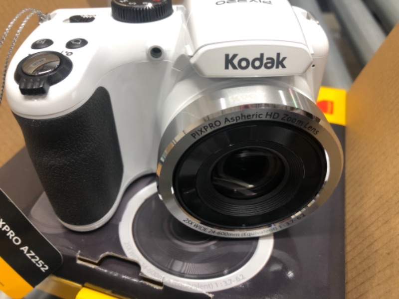 Photo 2 of Kodak PIXPRO Astro Zoom AZ252-WH 16MP Digital Camera with 25X Optical Zoom and 3" LCD (White)
