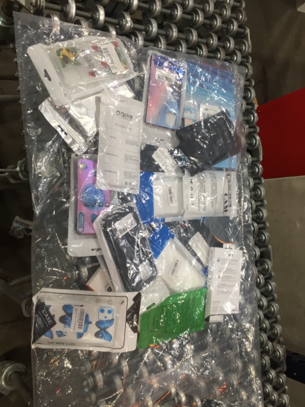 Photo 2 of BUNDLE BAG OF VARYING IPHONE CASES
**ALL ITEMS COME AS IS**
**NO REFUNDS AND NO RETURNS**
PLEASE SEE PHOTOS