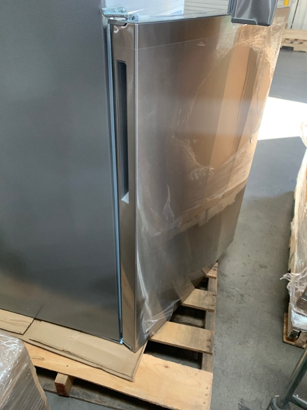 Photo 1 of 18.7 cu. ft. Bottom Freezer Refrigerator in Stainless Steel
ASIS TESTED WORKING MAJOR DAMAGE AND NOISE FROM MOTOR 