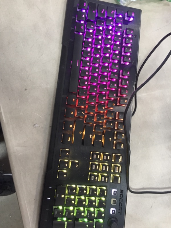 Photo 4 of ROCCAT Vulcan Pro Linear Optical PC Gaming Keyboard, Titan Switch Full Size with Per Key AIMO RGB Lighting, Anodized Aluminum Top Plate and Detachable Palm/Wrist Rest, Low Profile, Black
**LOWER PAD CAME OFF, GREAT WORKING CONDITION**
