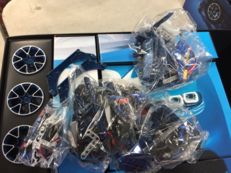 Photo 4 of LEGO Technic Bugatti Chiron 42083
**BOX OPENED**