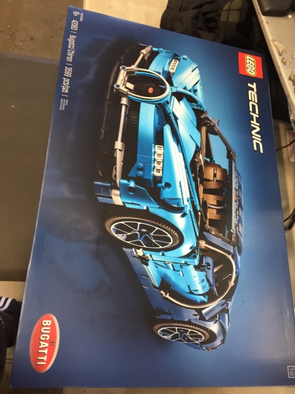 Photo 6 of LEGO Technic Bugatti Chiron 42083
**BOX OPENED**