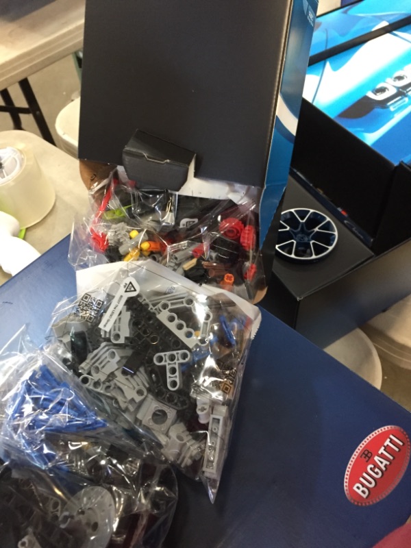 Photo 5 of LEGO Technic Bugatti Chiron 42083
**BOX OPENED**