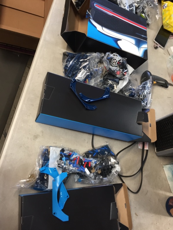 Photo 1 of LEGO Technic Bugatti Chiron 42083
**OPENED**