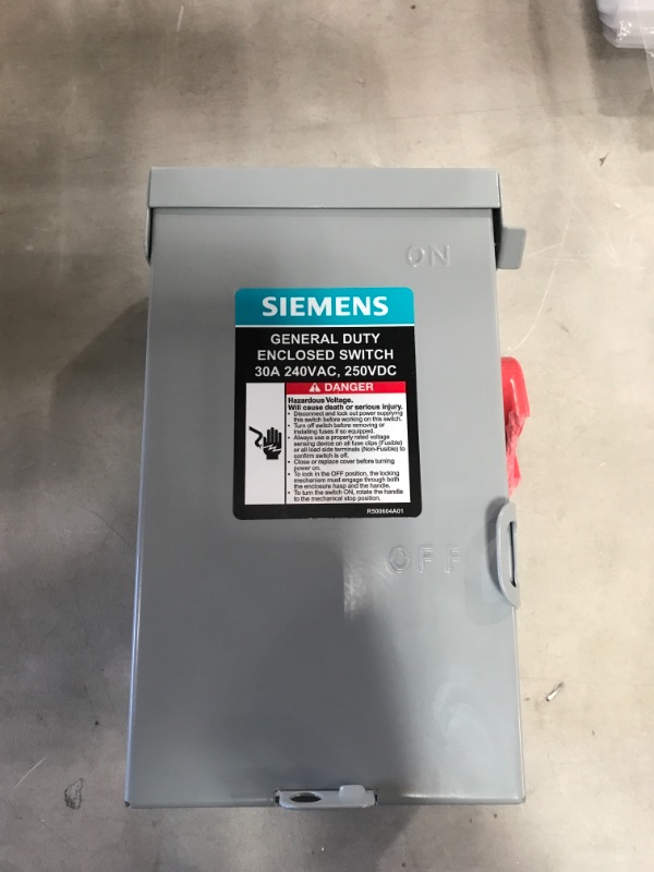 Photo 2 of *SEE last picture for damage*
Siemens General Duty 30 Amp 2-Pole 3-Wire 240-Volt Fusible Outdoor Safety Switch
